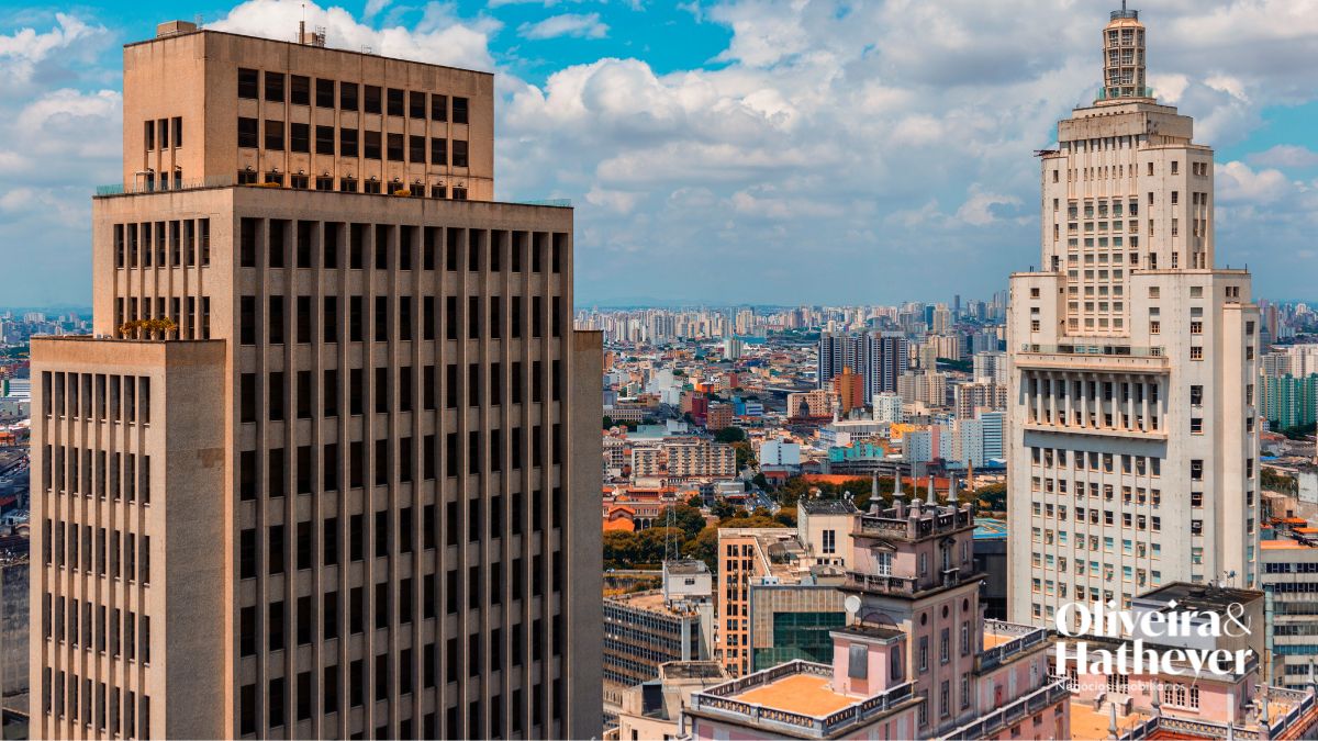 Vista aérea do centro de São Paulo com edifícios históricos e região urbana consolidada.